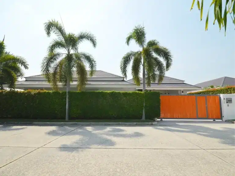 Modern Villa with 5 bedrooms close by Palm Hill Golf course- Huahin soi 6 รูปที่ 2